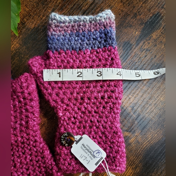 NWT* Handmade Fingerless gloves💜 super soft acrylic yarn, MarpleMade Designs, - Picture 5 of 7